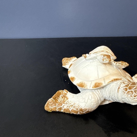 Ocean Sea Turtles Mother And Baby Albino Ivory Colored ~Figurine Statue - Picture 4 of 8